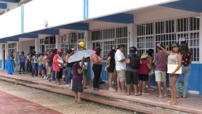 No se ha condicionado la inscripción de los alumnos al pago de las cuotas voluntarias, pero para algunos padres es difícil cubrirlas.