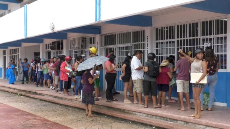 No se ha condicionado la inscripción de los alumnos al pago de las cuotas voluntarias, pero para algunos padres es difícil cubrirlas.