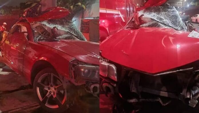 Auto deportivo 'Camaro' se parte por la mitad tras impresionante choque en la CDMX; una persona murió