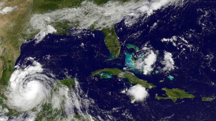 Franklin se convierte en huracán en aguas abiertas del Atlántico