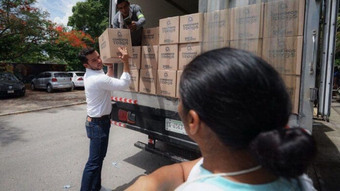 Con amor y cariño trabajamos por la gente cancunense y quintanarroense: Pablo Bustamante