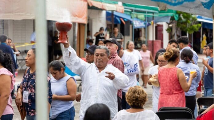 Celebran 15 años del mercado de la Colosio