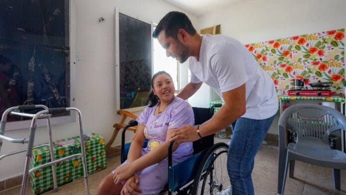 Mantiene Pablo Bustamante cercanía y contacto con familias cancunenses