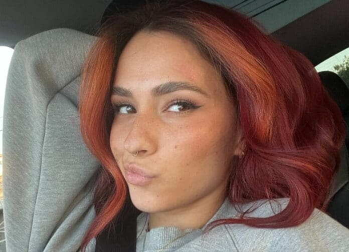 Modelo de OnlyFans intenta recaudar dinero para incendios de Hawái y sale mal