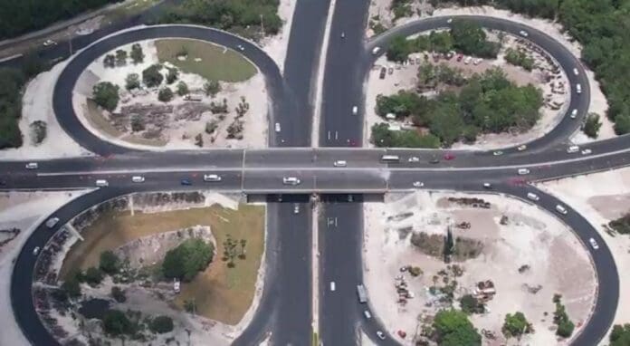 AMLO visitó Quintana Roo para supervisar los avances del Tren Maya y de otras de las obras que se edifican en la entidad.