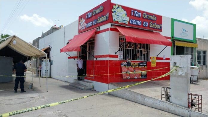 Muere cajera de pollería en presunto asalto en el fraccionamiento Prado Norte de Cancún