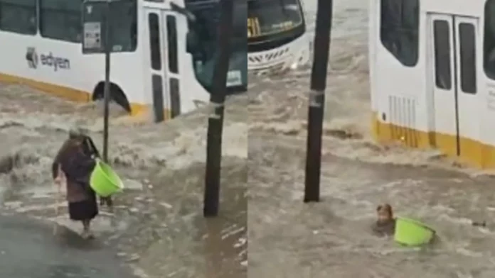 Abuelita es arrastrada por agua de lluvia en Coacalco