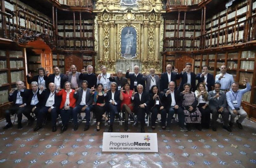 Ventilan foto grupal con Beatriz Paredes y Bejarano como parte del Foro Sao Paulo