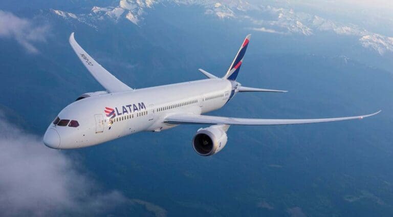 Piloto fallece en pleno vuelo que se dirigía de Miami a Chile