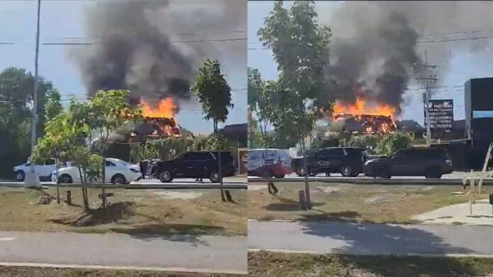 Incendio devasta palapa de madera en restaurante de Cancún