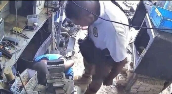 Elementos de la Fiscalía de Coahuila torturaron y robaron a un herrero. Todo el incidente quedó grabado por cámaras de seguridad.