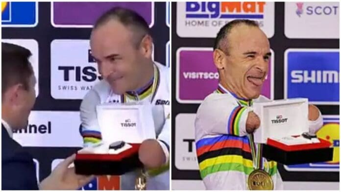 Reacción de ciclista paralímpico sin manos al recibir reloj pulsera como premio