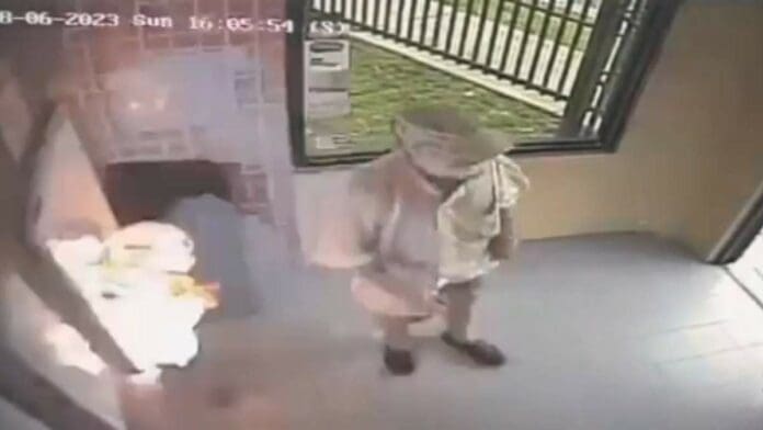 VIDEO: Sujeto prende fuego a un cajero automático y termina quemándose