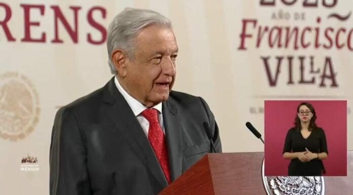AMLO criticó este día al INE y al Tribunal Electoral luego que ordenaran bajar promocionales de las 