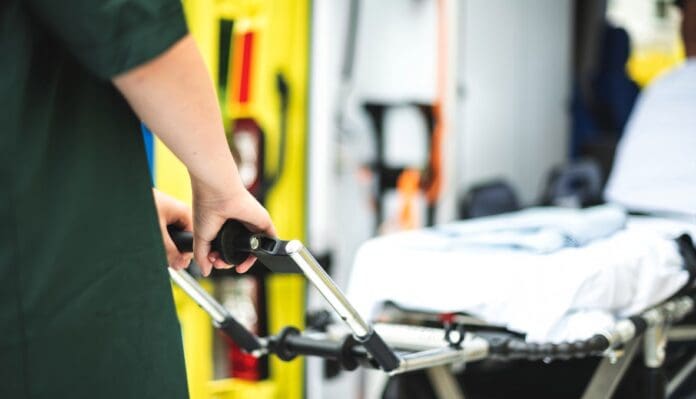 Niña con sonambulismo cae desde un primer piso en España