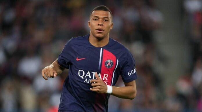 Kylian Mbappé ya volvió a los entrenamientos con el PSG. Los fans del Real Madrid ven ésto como una mala señal.