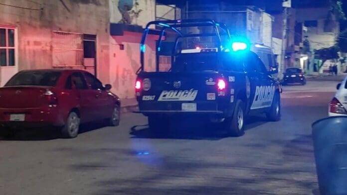 Muere una mujer al caerle una columna de concreto en Playa del Carmen; dormía en el patio, por falta de energía eléctrica