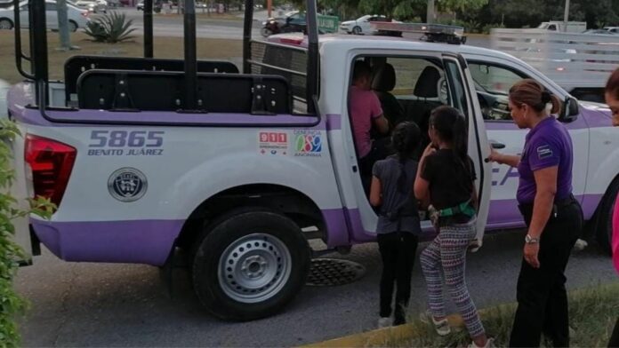 Rescatan a cinco menores que trabajaban en las calles de Cancún