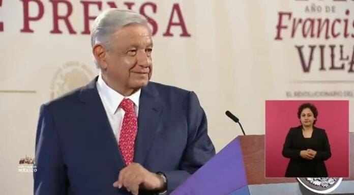 AMLO aseguró este día que él podría ser víctima de violencia de género, luego que el INE y el TEPJF 