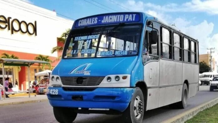Ofrecen becas de transporte a estudiantes de Cancún por 35 pesos al mes