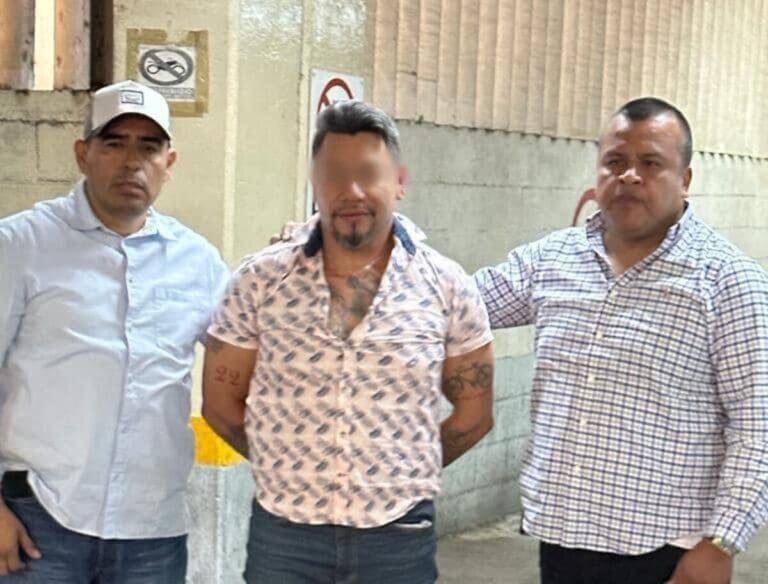 Detienen a Fernando "N", el hombre que golpeó a un empleado de Subway