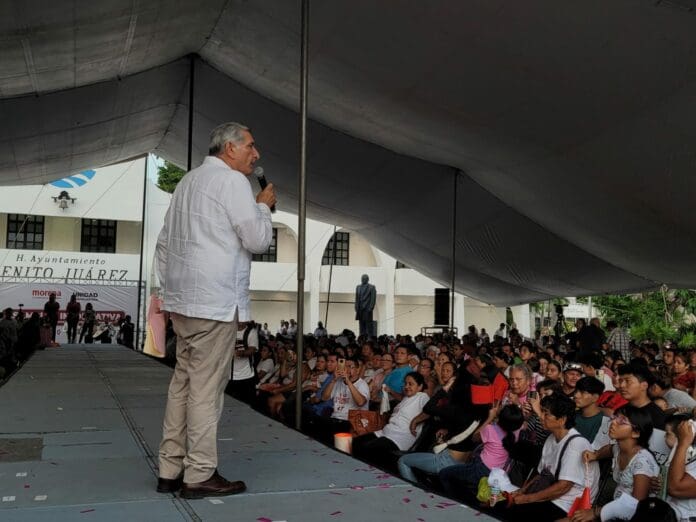 Desde Cancún, Adán Augusto criticó a Vicente Fox por pedir que dejen de apoyar a adultos mayores y que regrese la pensión de expresidentes.