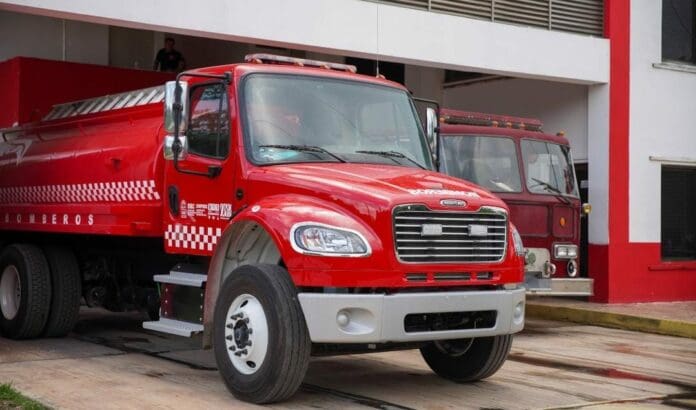La gobernadora cumplió su promesa. Holbox y Kantunilkín ya cuentan con camiones de bomberos para hacer frente a los incendios.