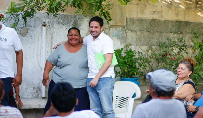 Se reúne Renán Sánchez con cozumeleños de la colonia Emiliano Zapata
