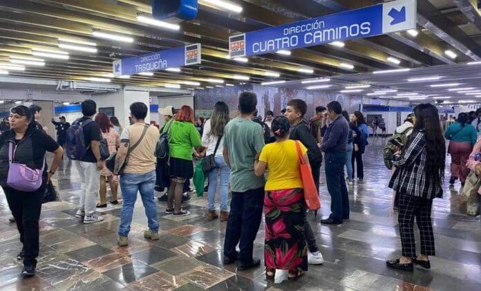 Tren del Metro arrolla a dos personas en estación Hidalgo de Línea 2
