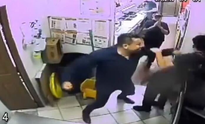 Joven de Subway decidió trabajar durante sus vacaciones escolares; hoy pide justicia por golpiza