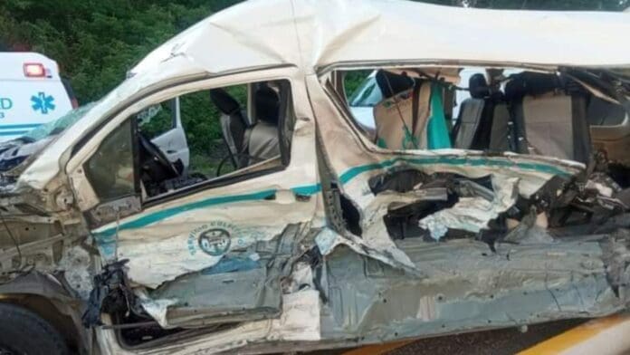 Trágico accidente en la carretera Playa del Carmen-Tulum deja sin vida a seis personas