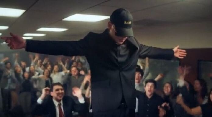 Muy al estilo “Lobo de Wall Street”, Bizarrap anuncia su próxima colaboración