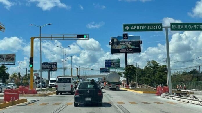 Se van a retirar hasta 80 espectaculares de la zona del bulevar Colosio de Cancún, y también van a quitar a los ambulantes.