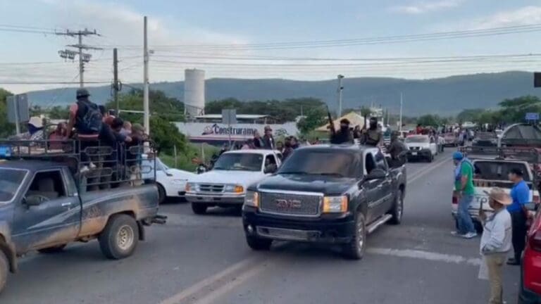 VIDEO: Pobladores en Chiapas aplauden al Cártel de Sinaloa por liberación de vías