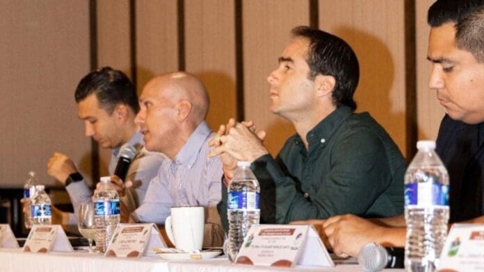 El alcalde Diego Castañón se reunió con empresarios de Tulum. Se comprometió a seguir trabajando de la mano del sector.