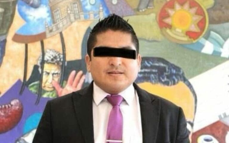 Un diputado del PT del estado de Hidalgo fue detenido acusado de presunto narcomenudeo y por portar armas.