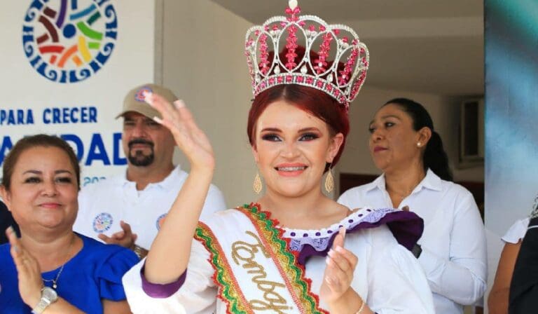 Espectacular despliegue por aniversario de la independencia