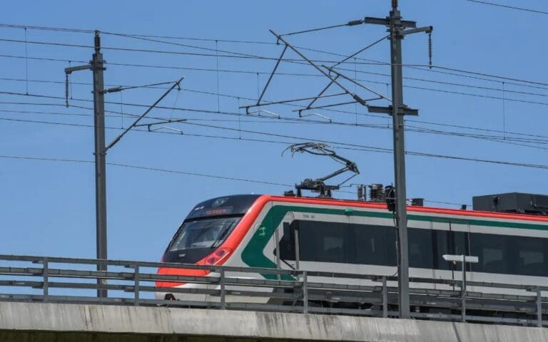 Inauguran incompleto tren interurbano México – Toluca