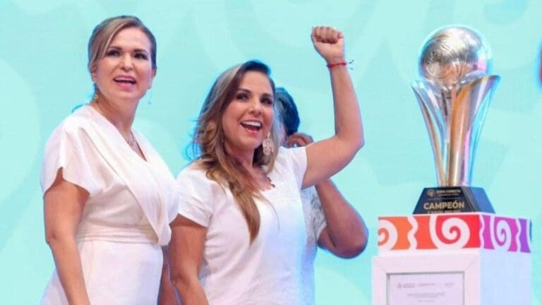 La gobernadora Mara Lezama felicitó a Lili Campos Miranda por su segundo informe como alcaldesa de Solidaridad.