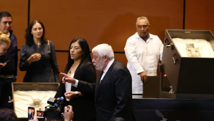 Perú desmiente cuerpos no humanos presentados por Maussan en San Lázaro