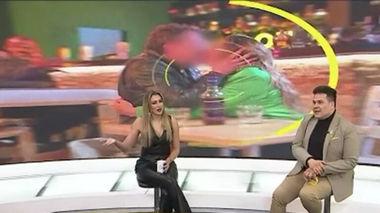 VIDEO: Conductora de TV renuncia en vivo tras ser humillada con un video