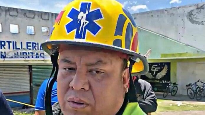 Polémica en Tlaxcala: Protección Civil sustituye bastón de Esculapio por bailarina de table dance