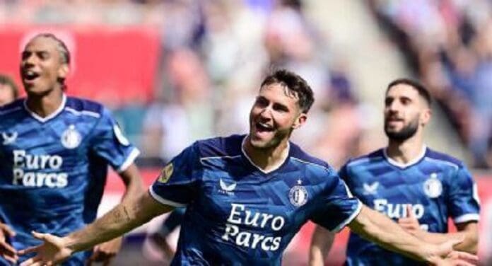Santiago Giménez firma un nuevo doblete y Feyenoord arrolla