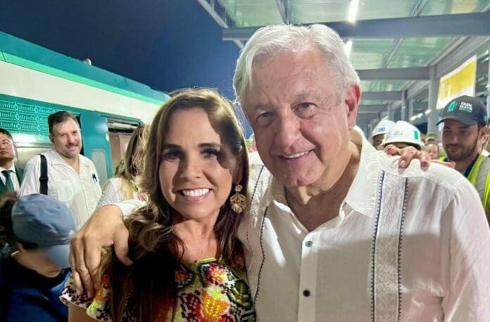 El presidente de la república y la gobernadora llegaraon a Cancún a bordo del Tren Maya para inaugurar el bulevar Colosio.