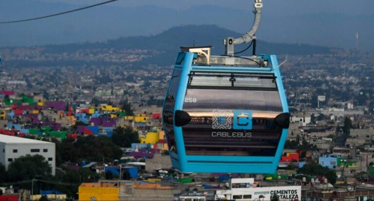 VIDEO: Captan momento en el que se abren las puertas en las alturas del cablebús de CDMX