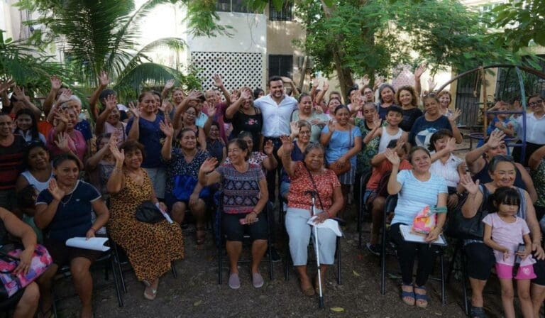 Impulsa Pablo Bustamante autonomía de las mujeres cancunenses