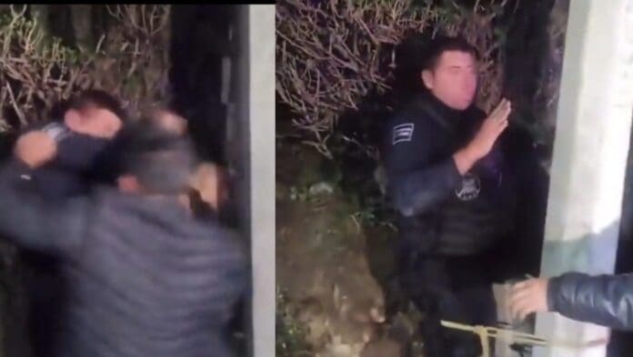 VIDEO: Policías de Edomex son linchados tras ser acusados de matar a un adolescente