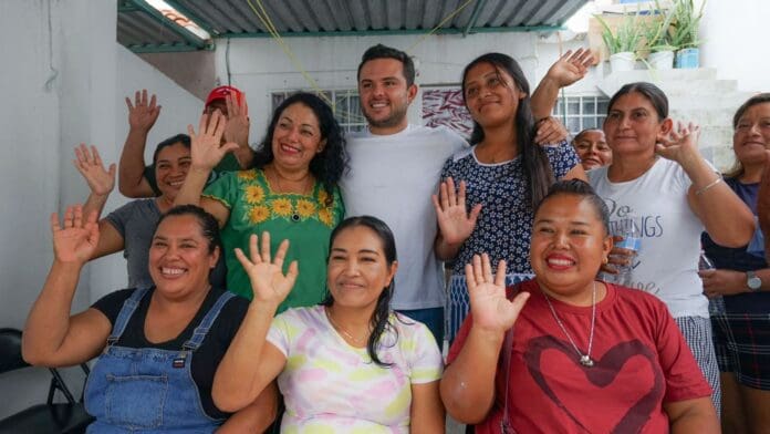 Lleva Pablo Bustamante programas del bienestar a mujeres y sus familias
