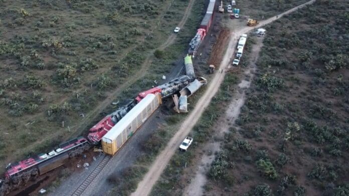 Choque entre locomotoras deja dos maquinistas muertos y lesionados en Fresnillo, Zacatecas
