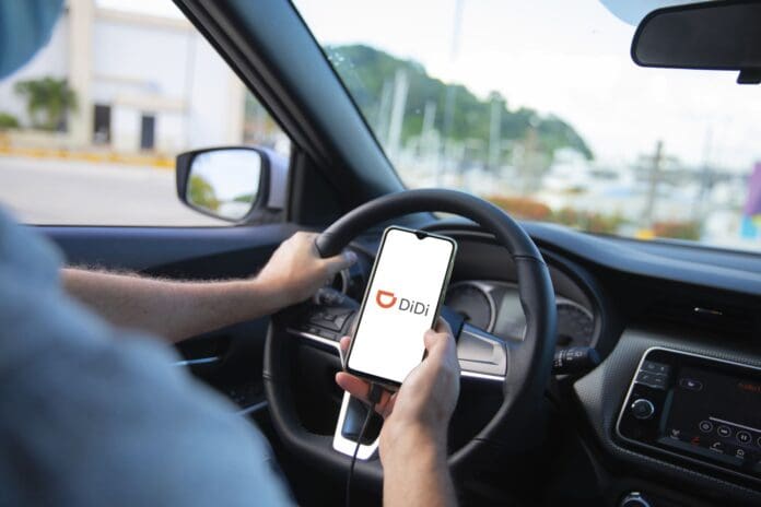 Un conductor de taxi en Chihuahua disparó a una joven de 26 años luego de que esta se negó a cancelar el viaje.